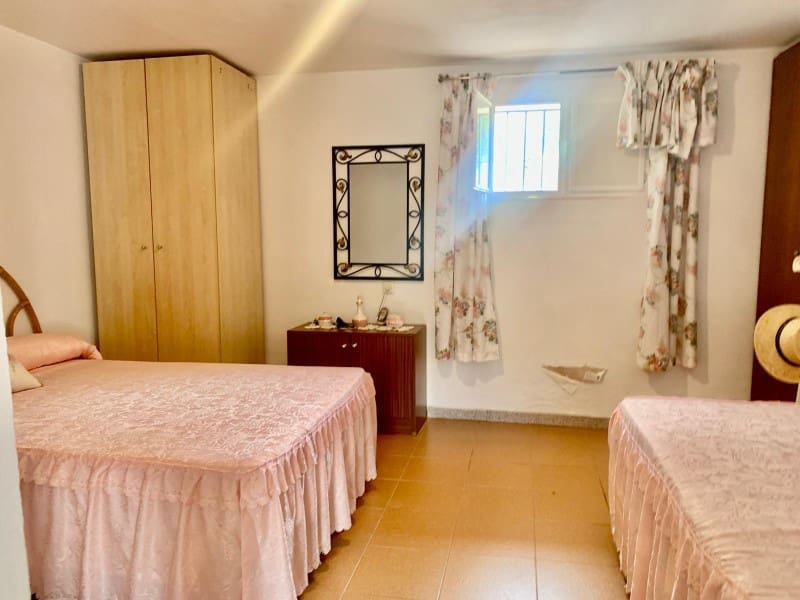 6 bedroom Finca/Country House for sale in Casabermeja with garage - € 320,000 (Ref: 9797020)