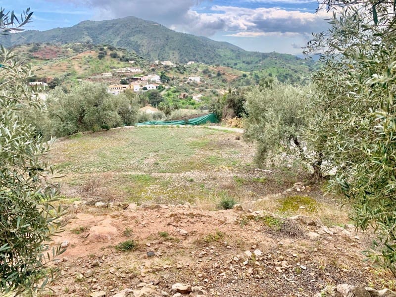 6 bedroom Finca/Country House for sale in Casabermeja with garage - € 320,000 (Ref: 9797020)