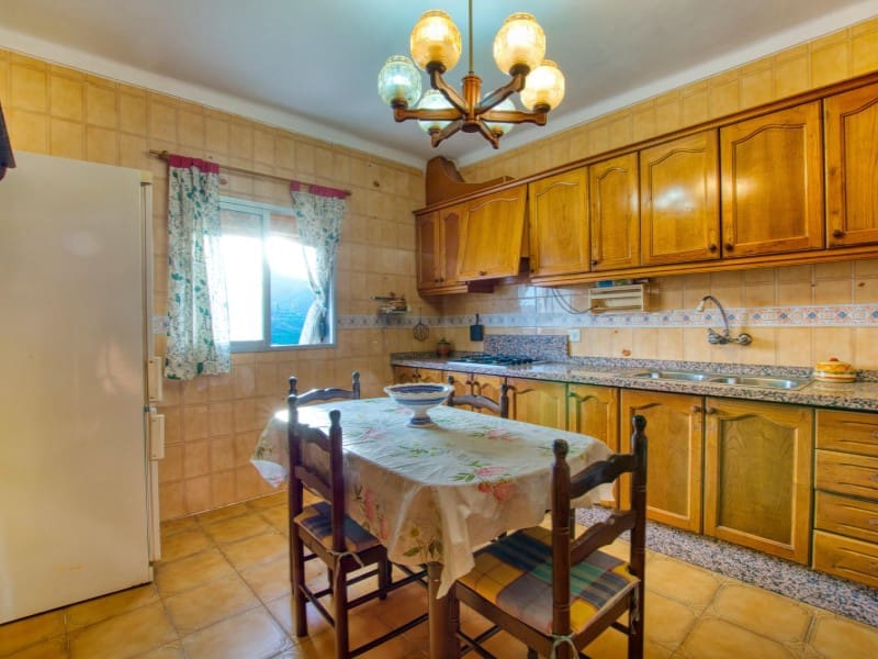 Casa de 3 habitaciones en Benamargosa en venta con garaje - 150.000 € (Ref: 9807842)