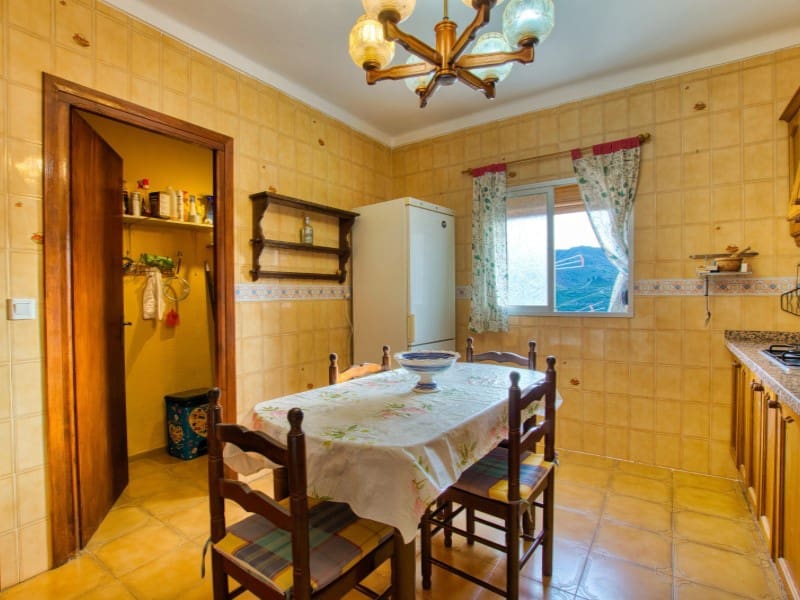Casa de 3 habitaciones en Benamargosa en venta con garaje - 150.000 € (Ref: 9807842)