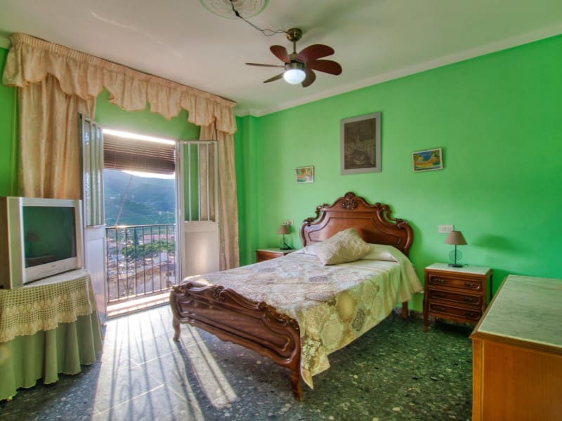 Casa de 3 habitaciones en Benamargosa en venta con garaje - 150.000 € (Ref: 9807842)