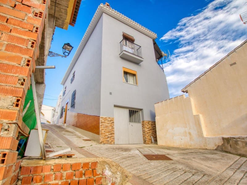 Casa de 3 habitaciones en Benamargosa en venta con garaje - 150.000 € (Ref: 9807842)