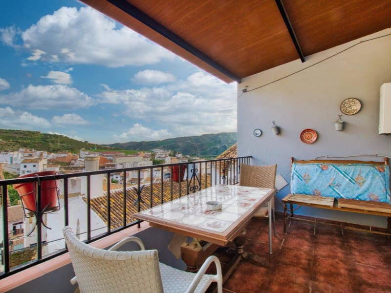 Casa de 3 habitaciones en Benamargosa en venta con garaje - 150.000 € (Ref: 9807842)