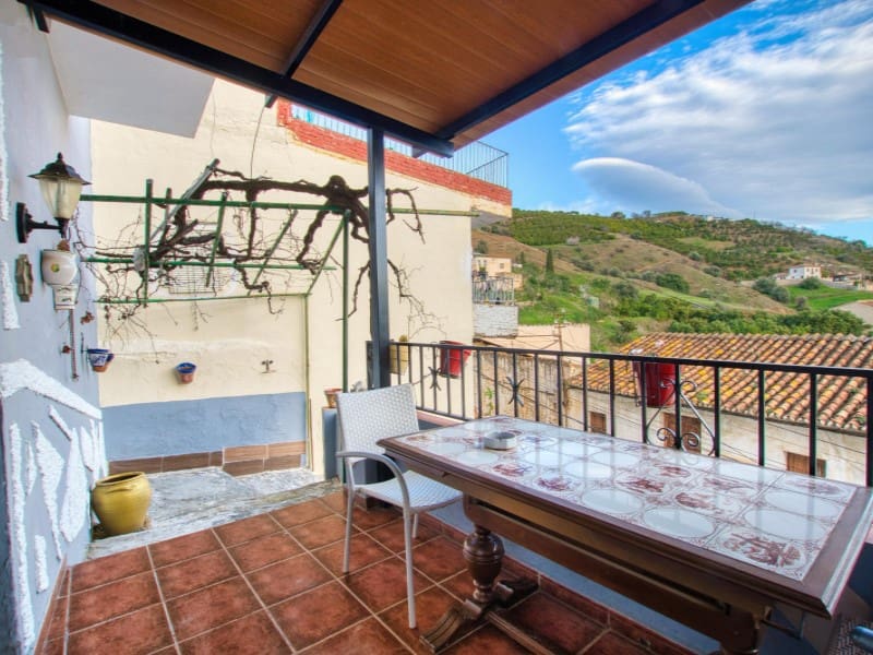 Casa de 3 habitaciones en Benamargosa en venta con garaje - 150.000 € (Ref: 9807842)
