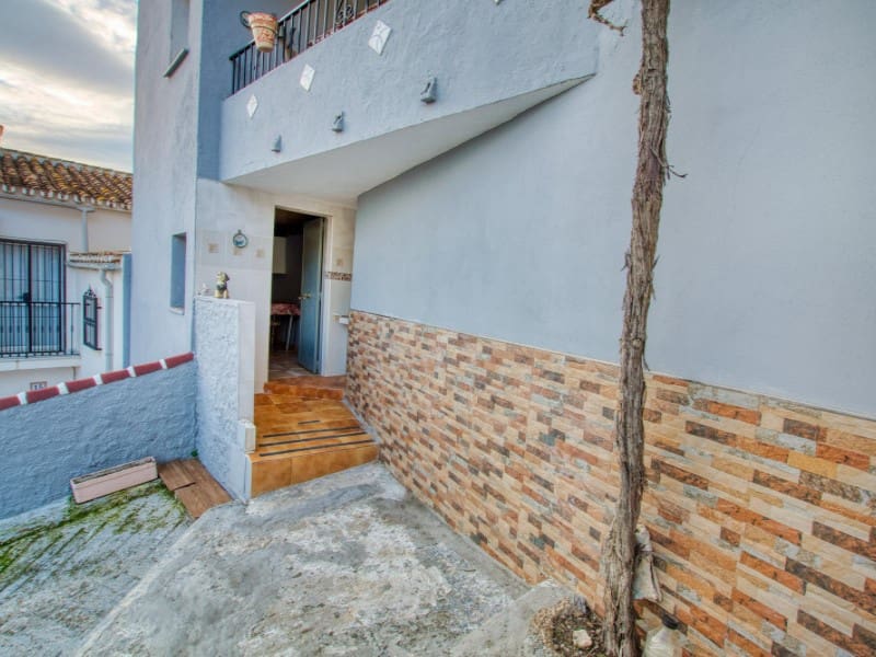 Casa de 3 habitaciones en Benamargosa en venta con garaje - 150.000 € (Ref: 9807842)