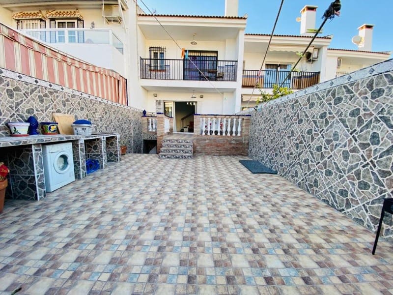 3 slaapkamer Huis te koop in Caleta de Velez - € 369.000 (Ref: 9817856)