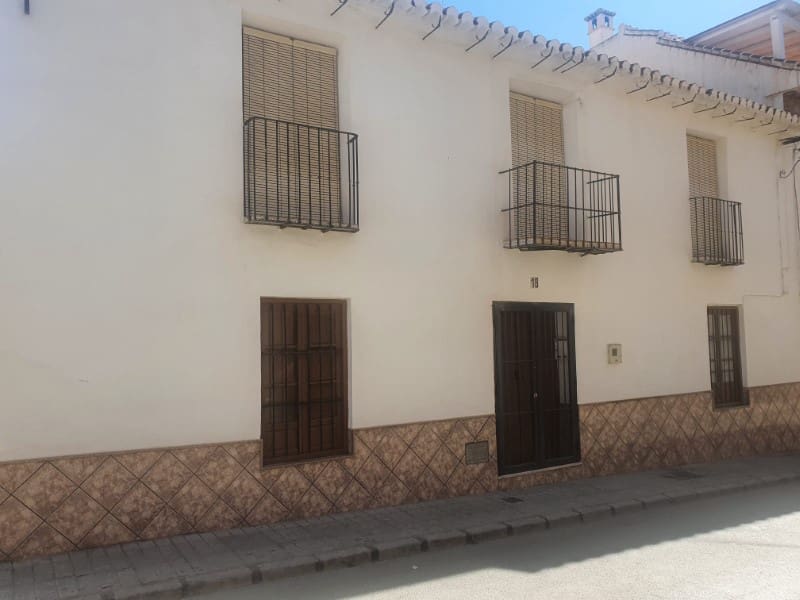 5 bedroom Townhouse for sale in Velez-Malaga - € 225,000 (Ref: 9820218)