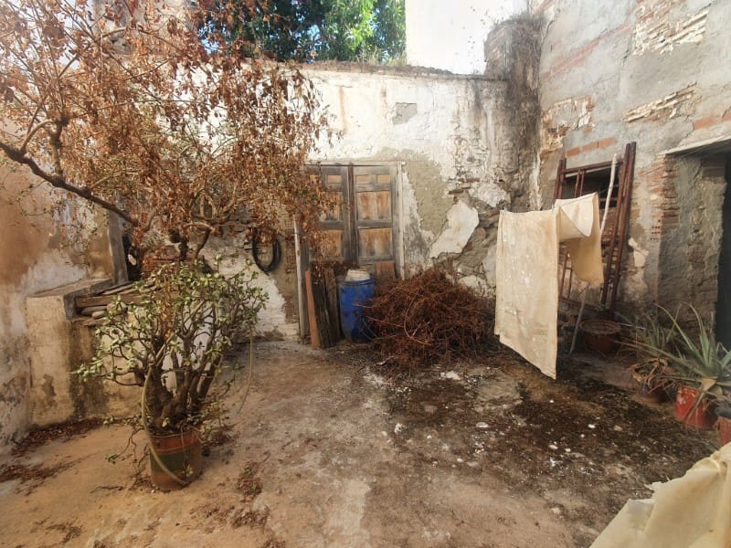 5 bedroom Townhouse for sale in Velez-Malaga - € 225,000 (Ref: 9820218)
