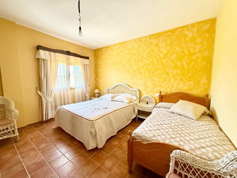 6 soveværelse Finca/Landehus til salg i Alhama de Granada med garage - € 250.000 (Ref: 9850974)