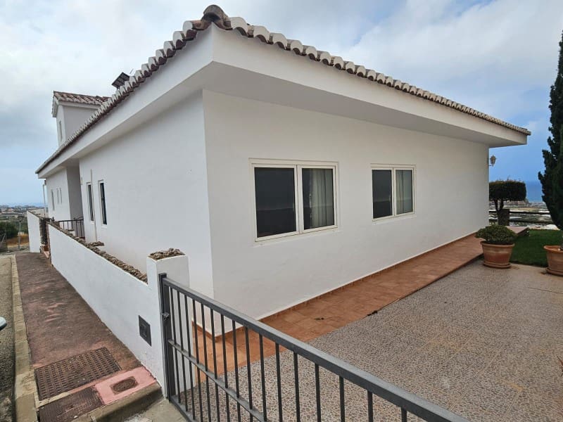 3 quarto Casa em Banda para venda em Torrox-Costa com piscina garagem - 675 000 € (Ref: 9906842)