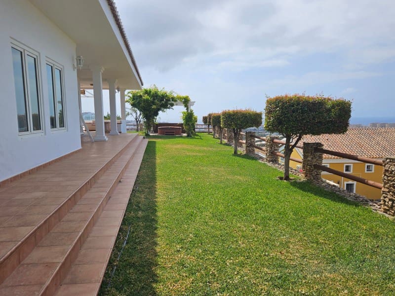 3 quarto Casa em Banda para venda em Torrox-Costa com piscina garagem - 675 000 € (Ref: 9906842)