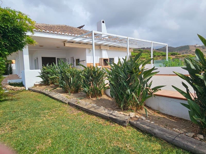 3 quarto Casa em Banda para venda em Torrox-Costa com piscina garagem - 675 000 € (Ref: 9906842)