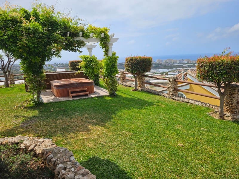 3 quarto Casa em Banda para venda em Torrox-Costa com piscina garagem - 675 000 € (Ref: 9906842)