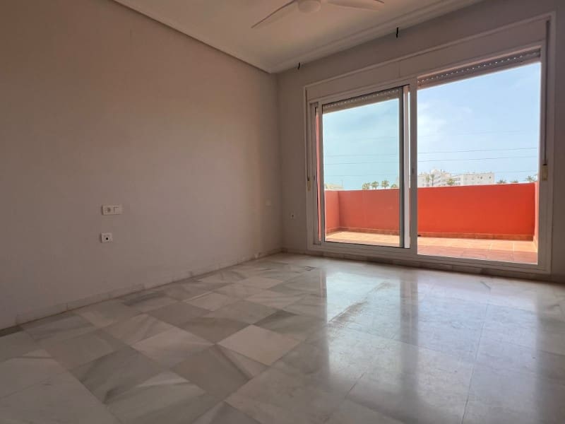 4 quarto Moradia para arrendar em Caleta de Velez com piscina - 1 600 € (Ref: 9915745)