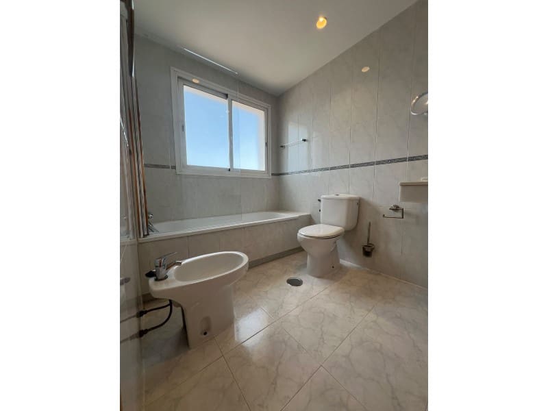 4 quarto Moradia para arrendar em Caleta de Velez com piscina - 1 600 € (Ref: 9915745)