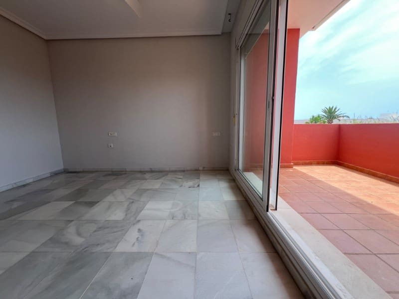 4 quarto Moradia para arrendar em Caleta de Velez com piscina - 1 600 € (Ref: 9915745)