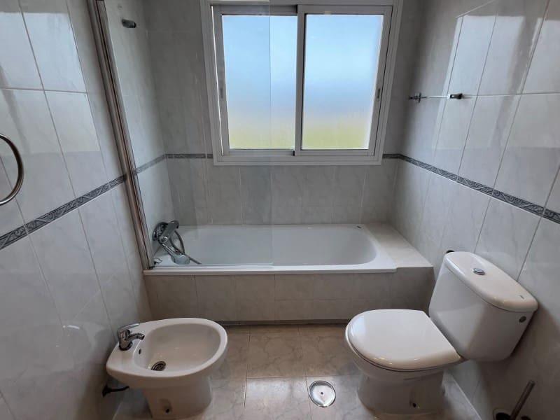 4 quarto Moradia para arrendar em Caleta de Velez com piscina - 1 600 € (Ref: 9915745)