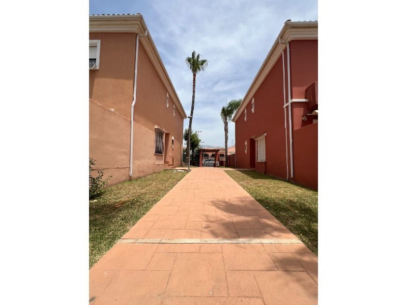 4 quarto Moradia para arrendar em Caleta de Velez com piscina - 1 600 € (Ref: 9915745)