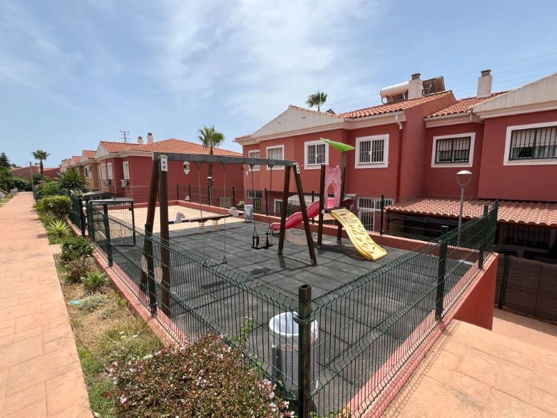 4 quarto Moradia para arrendar em Caleta de Velez com piscina - 1 600 € (Ref: 9915745)
