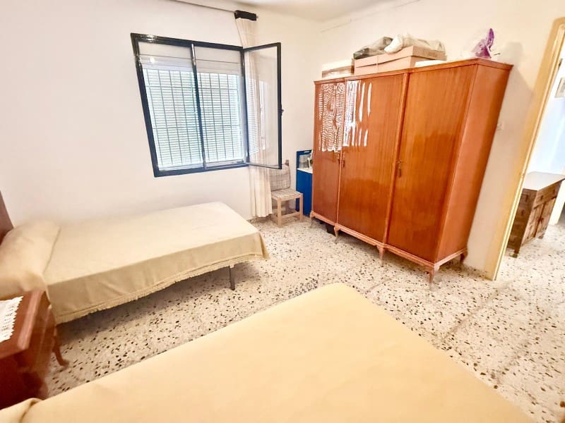 5 bedroom Townhouse for sale in Cacin with garage - € 99,000 (Ref: 9924269)