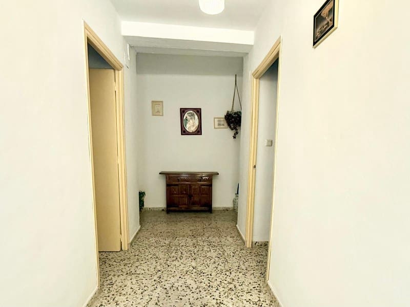 5 bedroom Townhouse for sale in Cacin with garage - € 99,000 (Ref: 9924269)