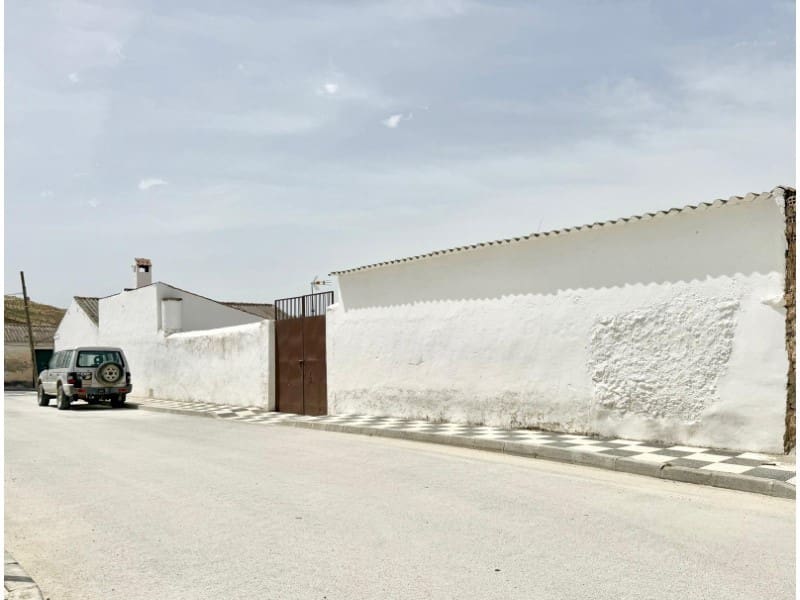 5 bedroom Townhouse for sale in Cacin with garage - € 99,000 (Ref: 9924269)