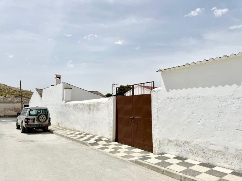 5 bedroom Townhouse for sale in Cacin with garage - € 99,000 (Ref: 9924269)