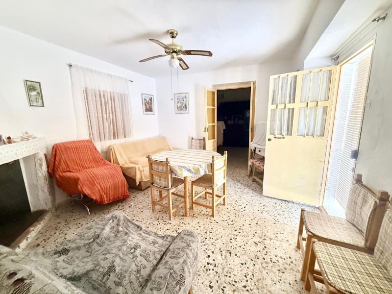 5 bedroom Townhouse for sale in Cacin with garage - € 99,000 (Ref: 9924269)