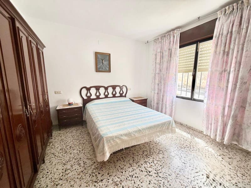 5 bedroom Townhouse for sale in Cacin with garage - € 99,000 (Ref: 9924269)