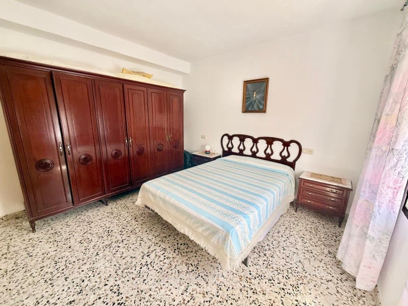 5 bedroom Townhouse for sale in Cacin with garage - € 99,000 (Ref: 9924269)