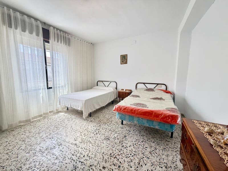 5 bedroom Townhouse for sale in Cacin with garage - € 99,000 (Ref: 9924269)