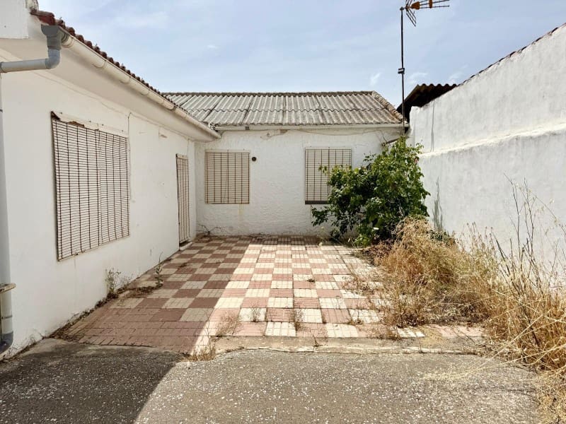 5 bedroom Townhouse for sale in Cacin with garage - € 99,000 (Ref: 9924269)