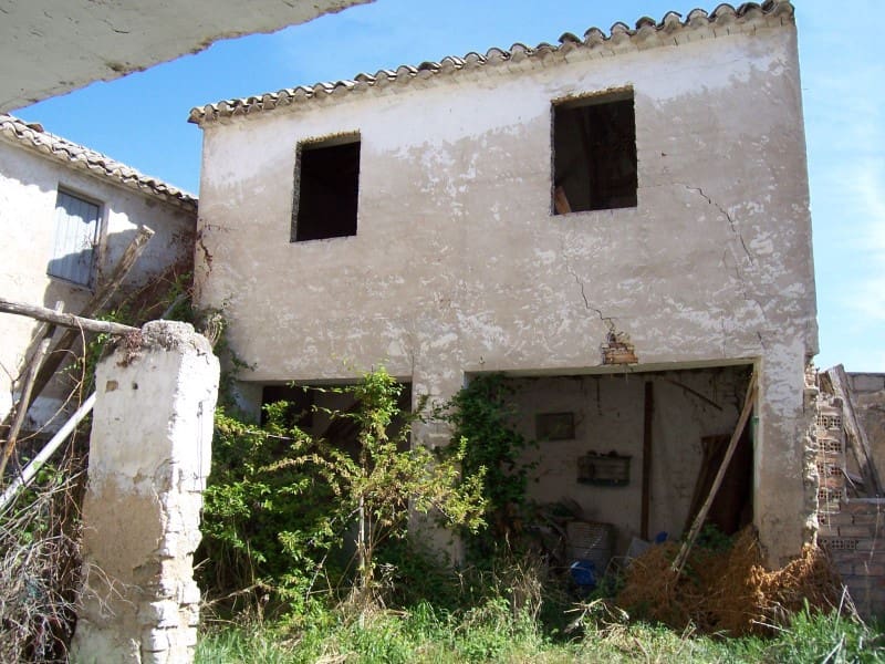5 bedroom Townhouse for sale in Cacin with garage - € 39,000 (Ref: 9928991)