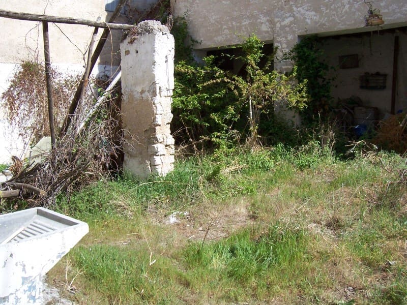 5 bedroom Townhouse for sale in Cacin with garage - € 39,000 (Ref: 9928991)