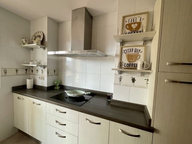 2 slaapkamer Flat te koop in Torrox Pueblo, Torrox met zwembad garage - € 269.000 (Ref: 9998419)