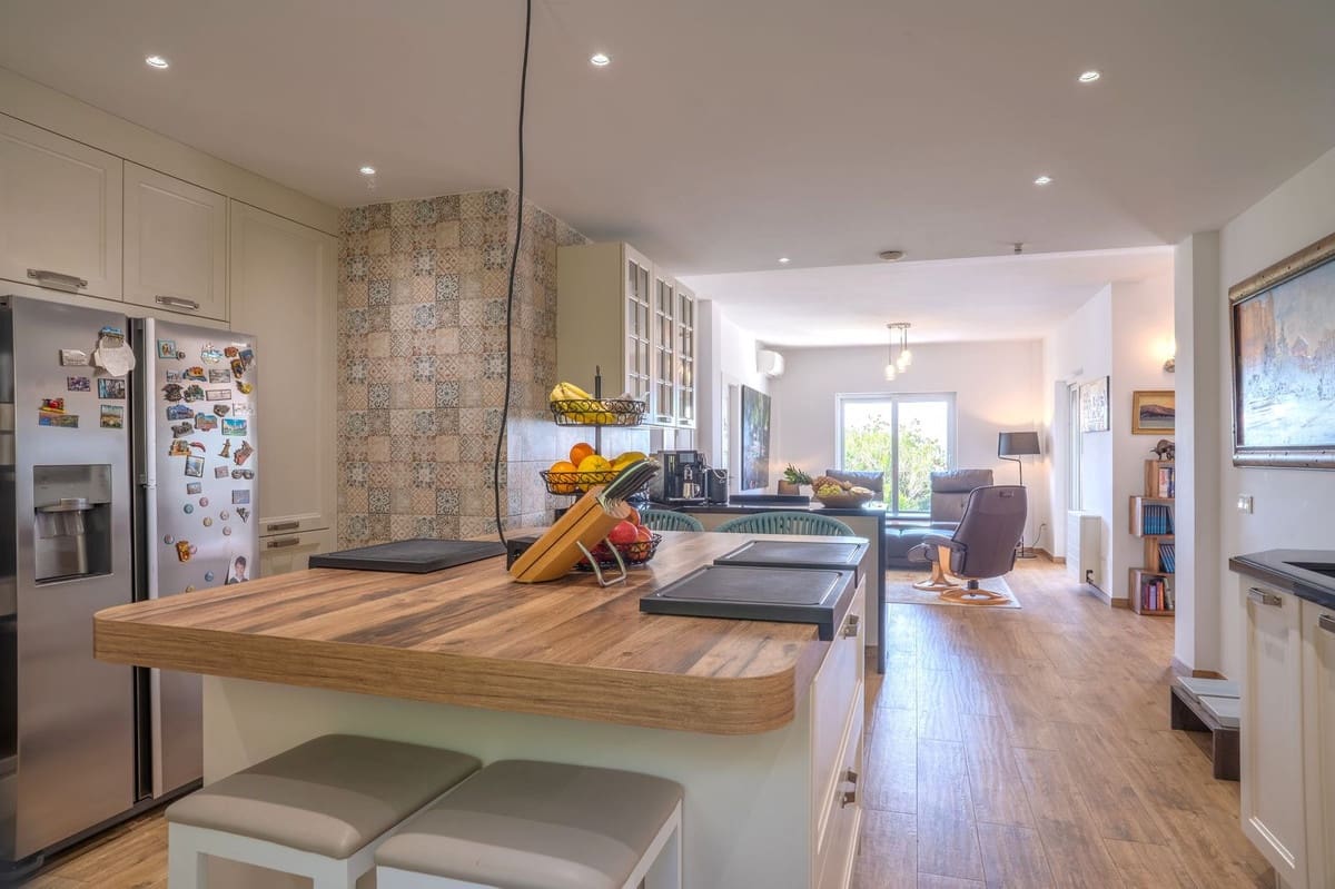 6 bedroom Villa for sale in Mijas with pool garage - € 2,599,000 (Ref: 10035626)