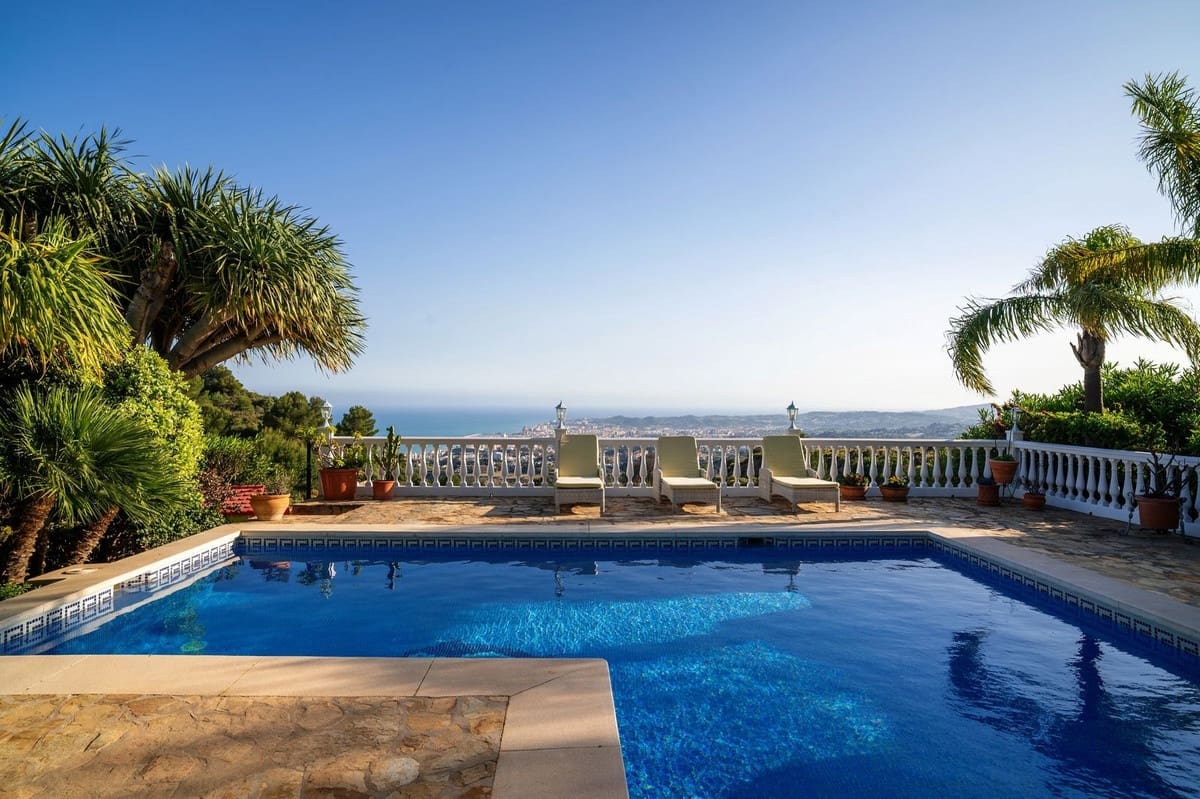 6 bedroom Villa for sale in Mijas with pool garage - € 2,599,000 (Ref: 10035626)