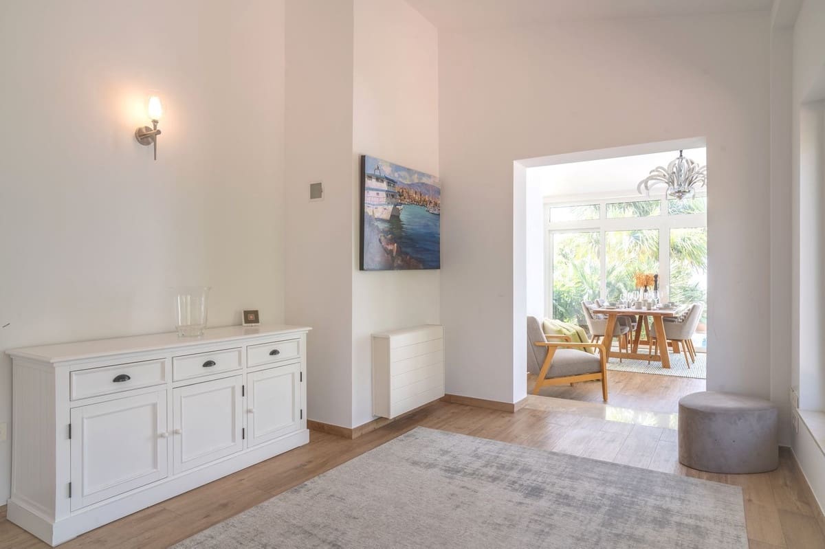 6 bedroom Villa for sale in Mijas with pool garage - € 2,599,000 (Ref: 10035626)
