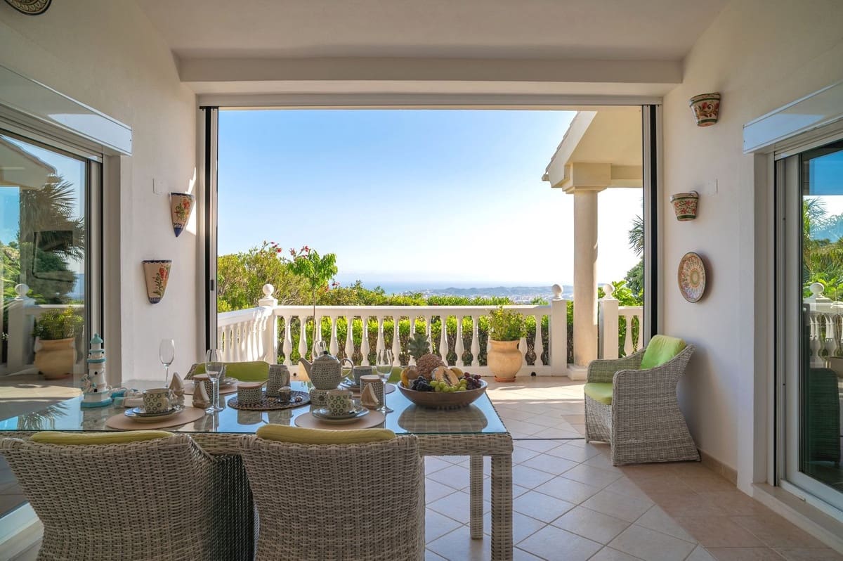 6 bedroom Villa for sale in Mijas with pool garage - € 2,599,000 (Ref: 10035626)