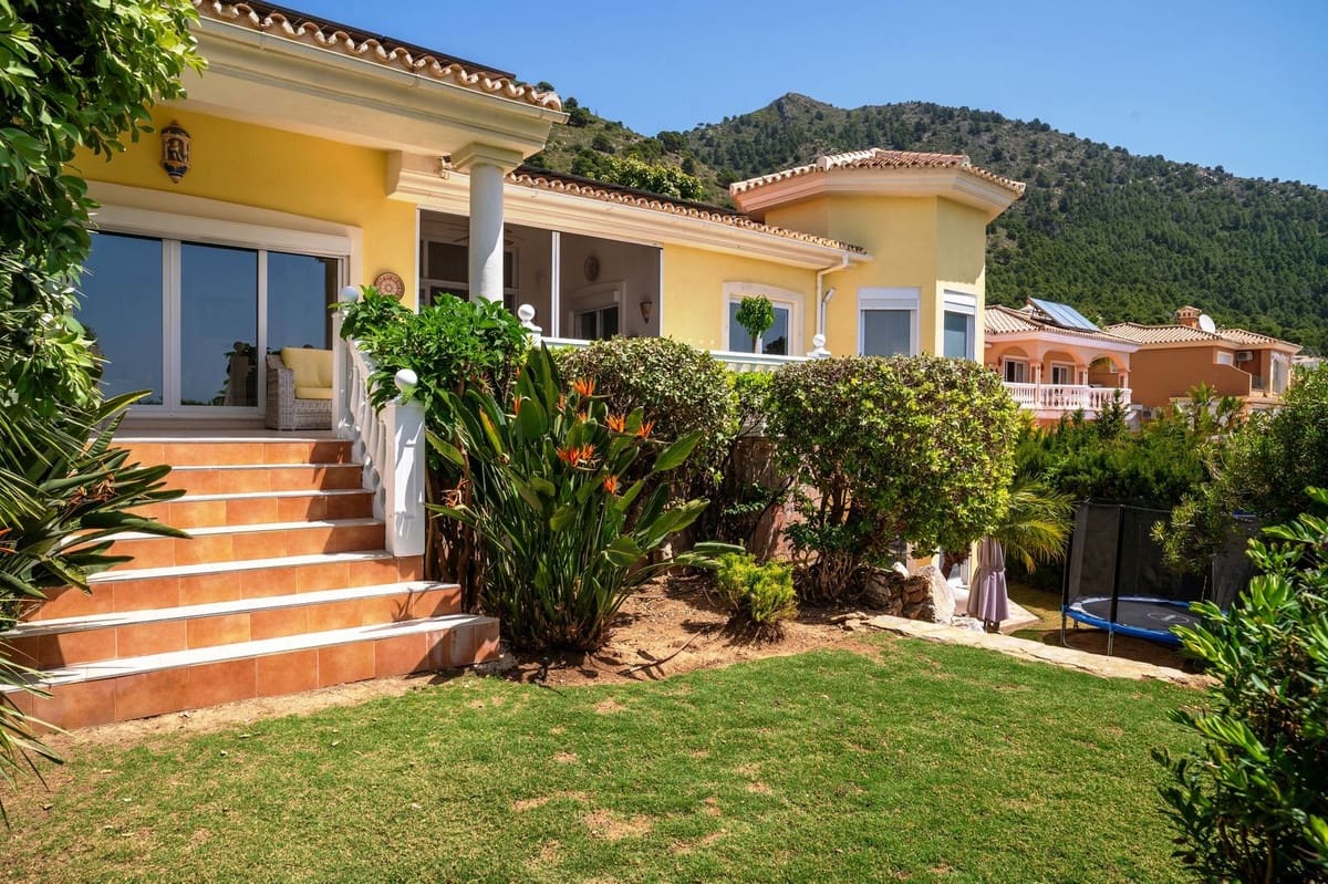6 bedroom Villa for sale in Mijas with pool garage - € 2,599,000 (Ref: 10035626)