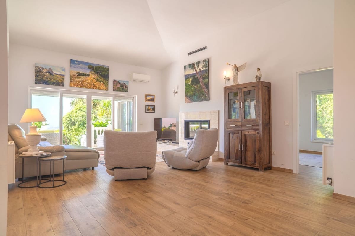 6 bedroom Villa for sale in Mijas with pool garage - € 2,599,000 (Ref: 10035626)