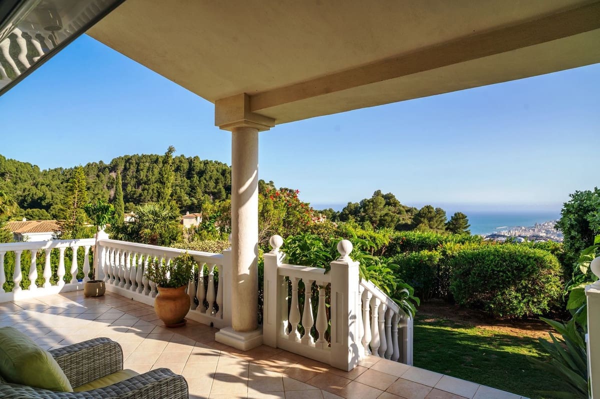 6 bedroom Villa for sale in Mijas with pool garage - € 2,599,000 (Ref: 10035626)