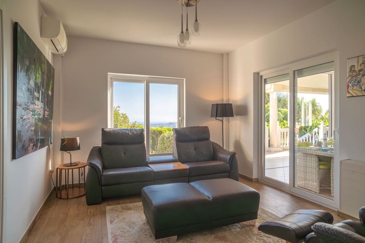 6 bedroom Villa for sale in Mijas with pool garage - € 2,599,000 (Ref: 10035626)