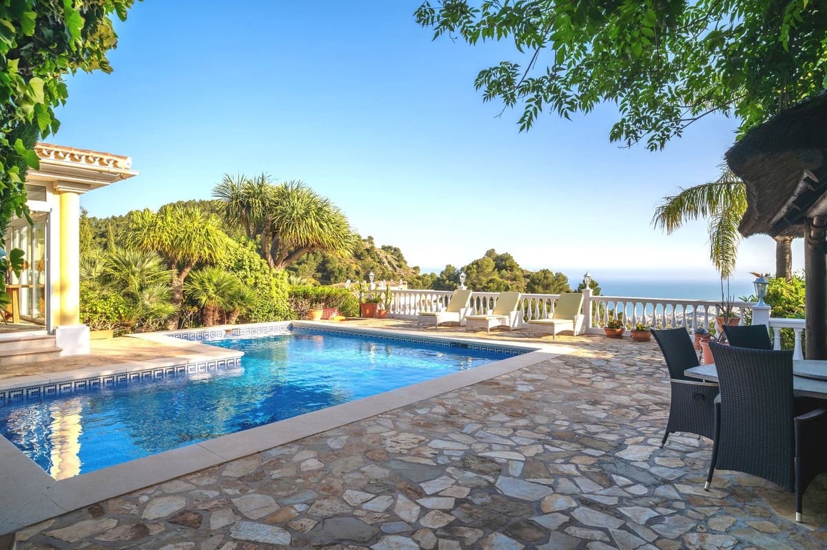 6 bedroom Villa for sale in Mijas with pool garage - € 2,599,000 (Ref: 10035626)