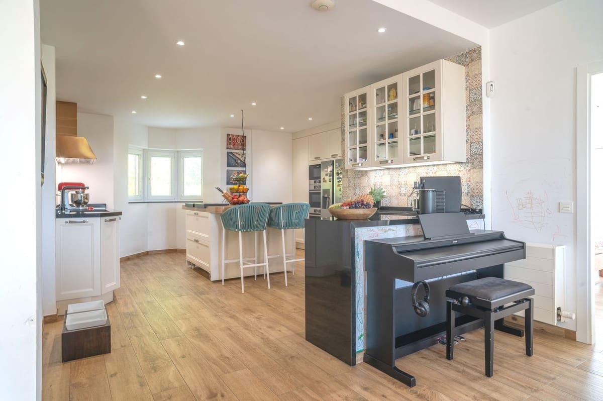 6 bedroom Villa for sale in Mijas with pool garage - € 2,599,000 (Ref: 10035626)
