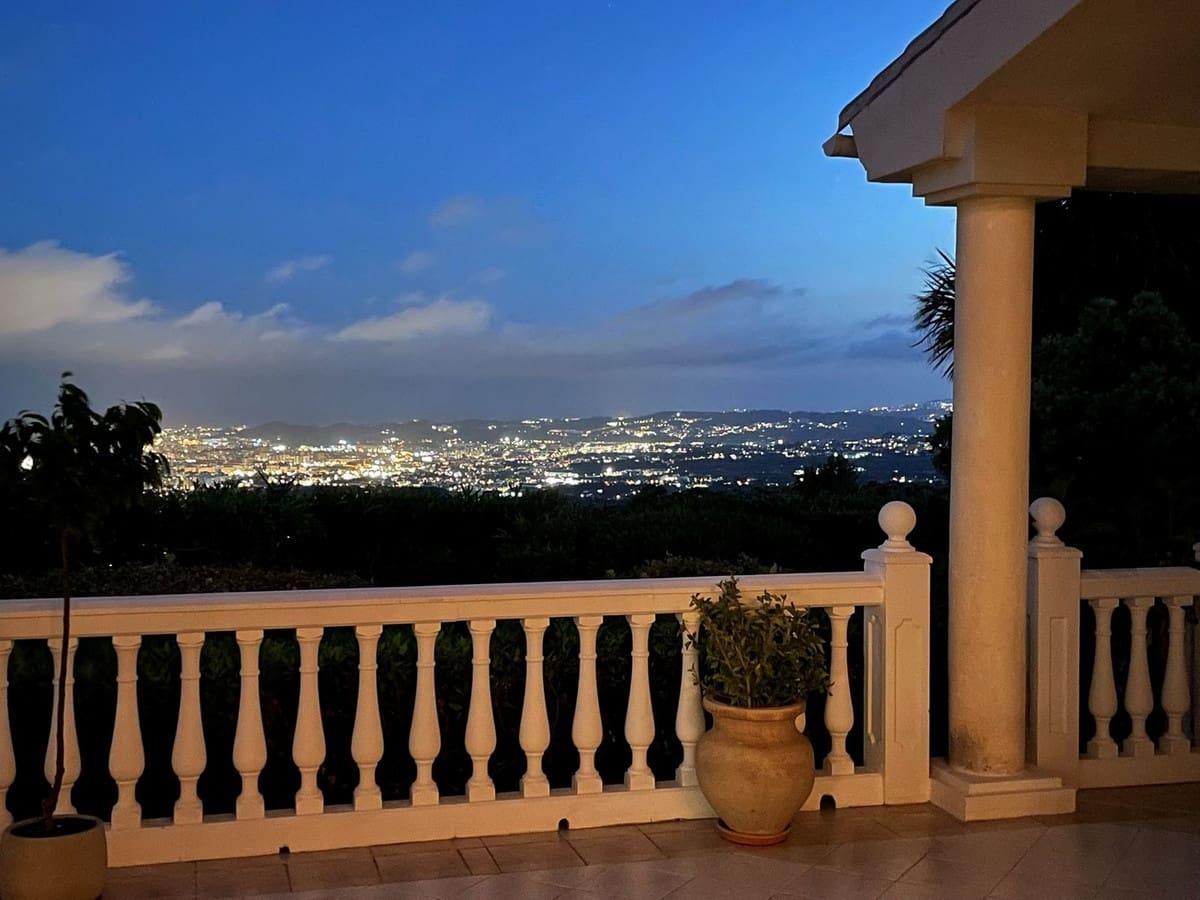 6 bedroom Villa for sale in Mijas with pool garage - € 2,599,000 (Ref: 10035626)