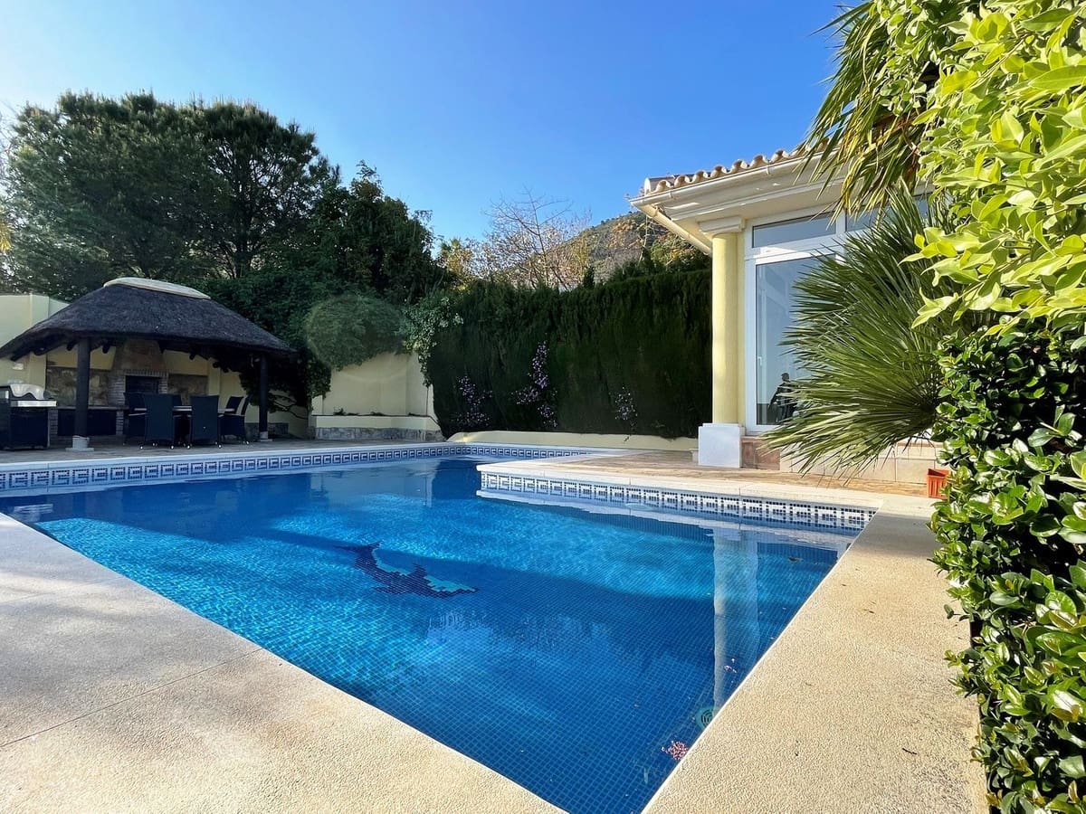 6 bedroom Villa for sale in Mijas with pool garage - € 2,599,000 (Ref: 10035626)
