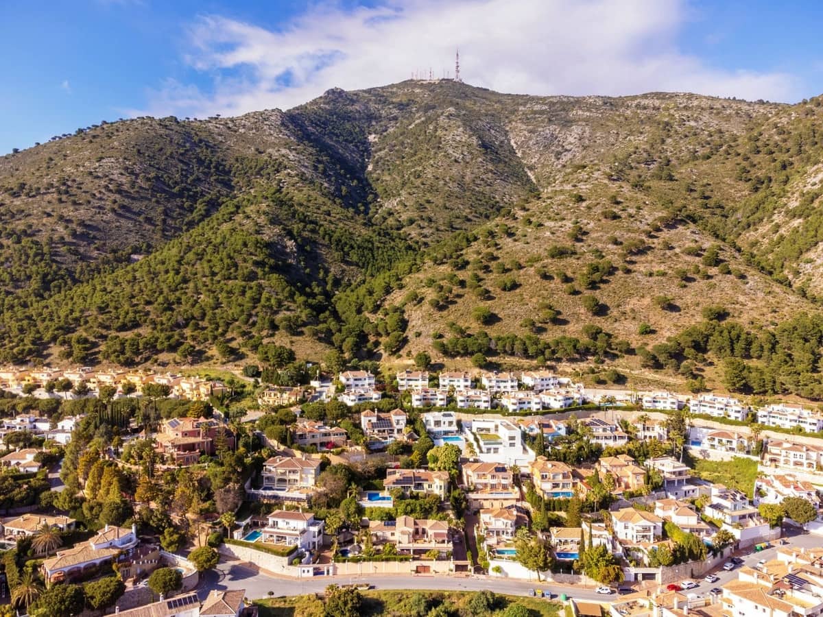 6 bedroom Villa for sale in Mijas with pool garage - € 2,599,000 (Ref: 10035626)