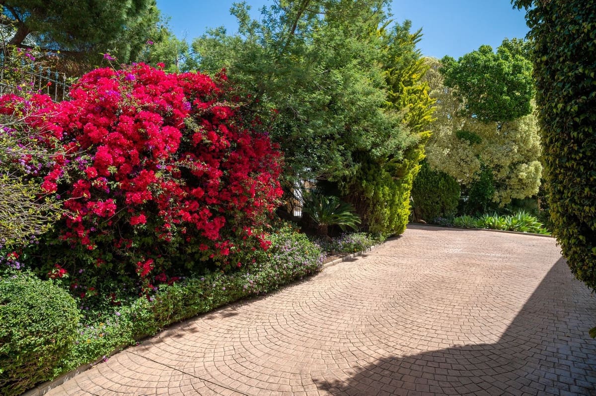 6 bedroom Villa for sale in Mijas with pool garage - € 2,599,000 (Ref: 10035626)