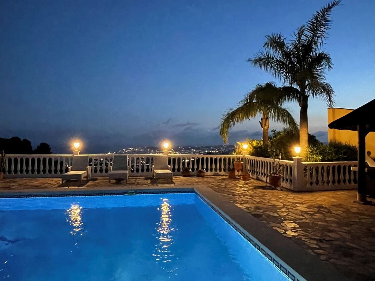 6 bedroom Villa for sale in Mijas with pool garage - € 2,599,000 (Ref: 10035626)